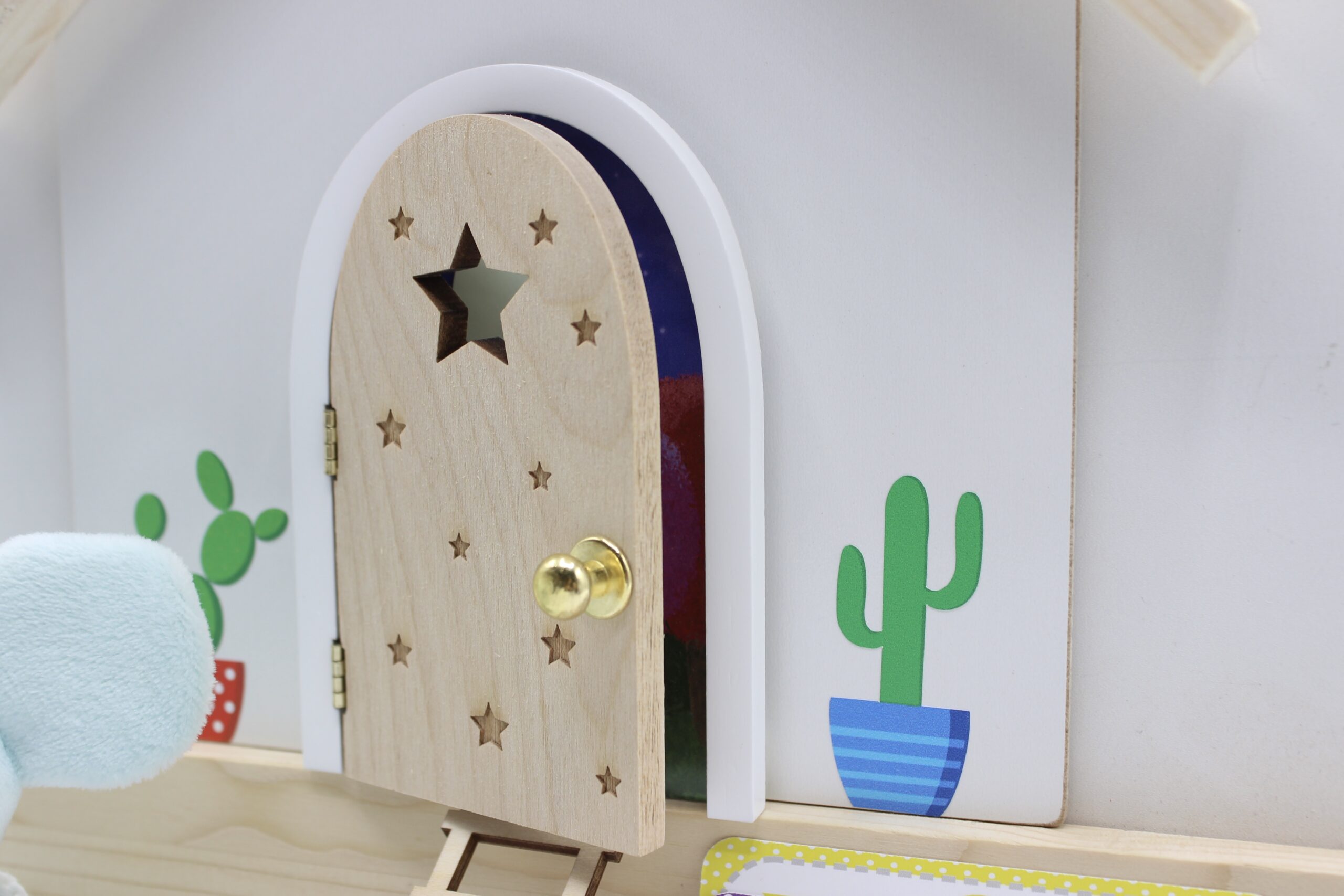 Casita mágica rodapié con Puerta QUE SE ABRE!!! y BRILLA, Peluche mágico  del Ratoncito Pérez para Personalizar con Diente y Ventana Que Brillan en  la Oscuridad - QueKawaii